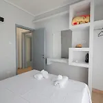 Апартаменты Happy Ellen Seafront By Travel Pro Services - Nea Plagia Halkidiki Флогита